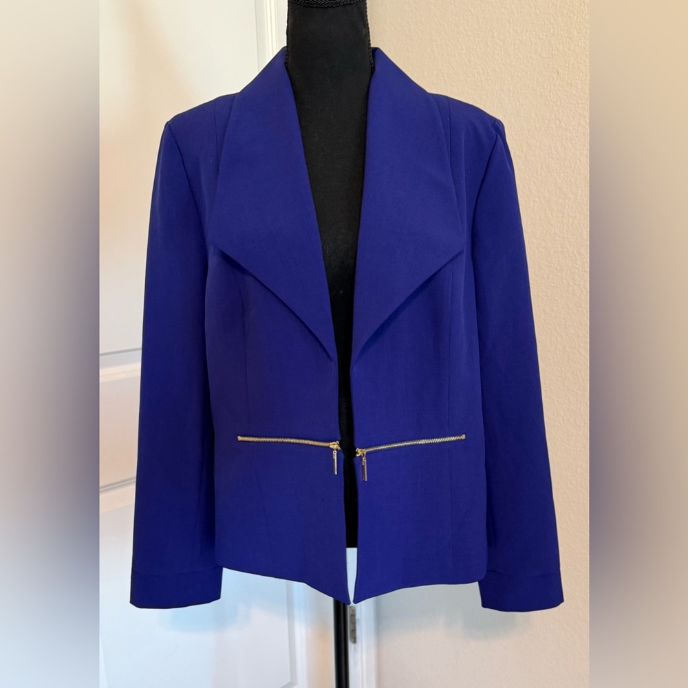 Black Label by Evan-Picone SZ 14 Royal Blue Open Jacket
Front Faux Gold Zipper